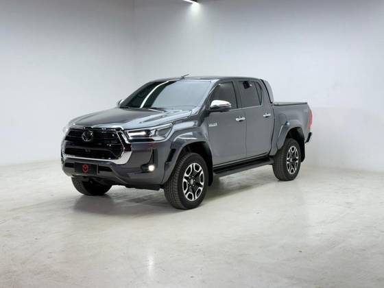 TOYOTA HILUX 2.8 D-4D TURBO DIESEL CD SRX 4X4 AUTOMÁTICO TOYOTA HILUX 2.8 D-4D TURBO DIESEL CD SRX 4X4 AUTOMÁTICO